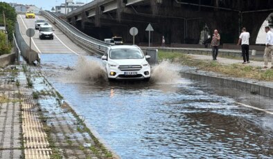 Samsun’da sağanak etkili oldu: Sürücüler zor anlar yaşadı
