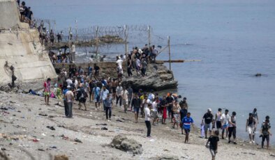 Sebte göçmen krizinde can kaybı yükseldi: Denizde boğuldular, izdihamda ezildiler