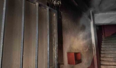 Silivri’de apartman yangını: Balkondaki sakinler kurtarıldı