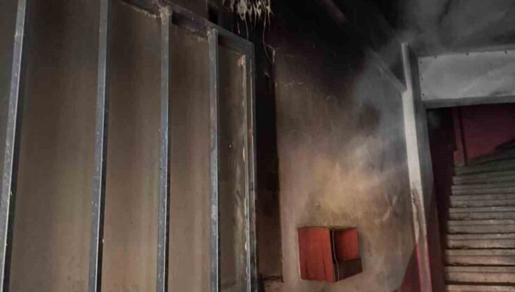 Silivri’de apartman yangını: Balkondaki sakinler kurtarıldı