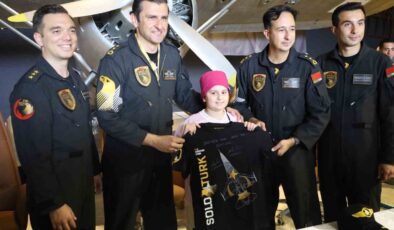 SOLOTÜRK İstanbul’da Hayranlarıyla Buluştu: Minik İkra’nın Hayali Gerçek Oldu