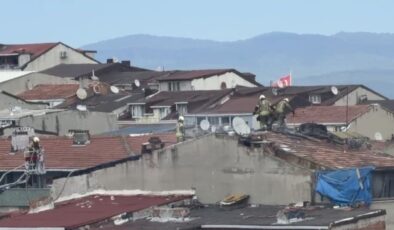 Sultangazi’de Çatı Tadilatında Yangın Panik Yarattı