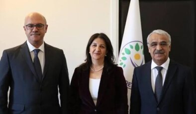 ‘Süreç’ trafiği: İmralı heyeti Abdullah Öcalan’la 3 saat görüştü