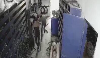 Suriye’de uçak sesi duyan çocuklar korkarak kaçtı