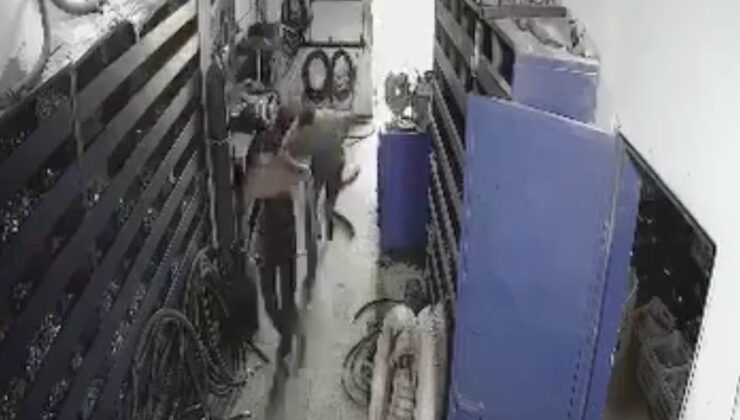 Suriye’de uçak sesi duyan çocuklar korkarak kaçtı