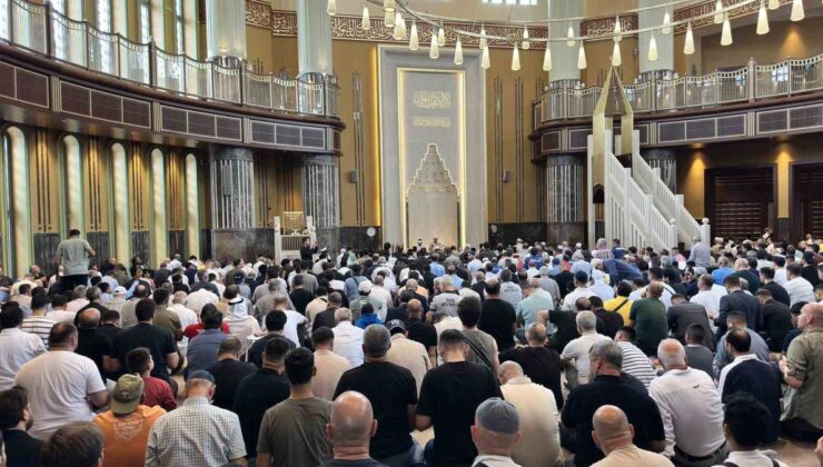 Taksim Camii’nde Şehitler için Mevlit