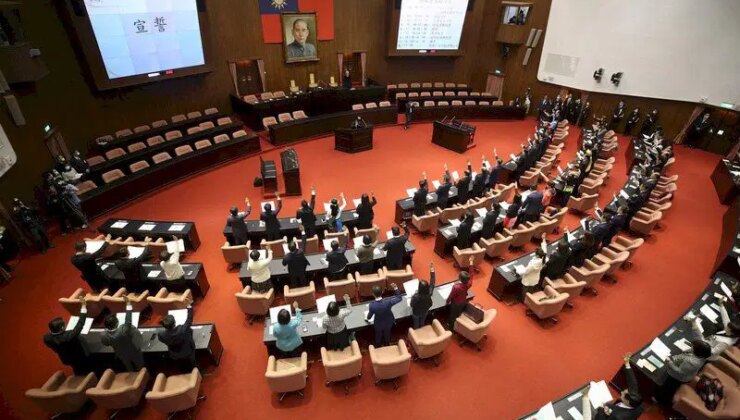 Tayvan’da üç referandum kararı: Cinsel suçlar ve dolandırıcılık için sopa cezası gündemde