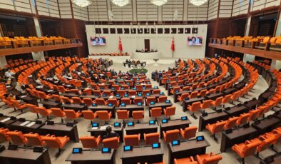 TBMM’de tartışma: AKP’nin çalışma takvimini uzatmaya yönelik grup önerisi kabul edildi