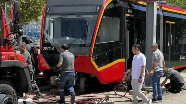 Tramvay çarptı: 24 yaşındaki genç kadın hayatını kaybetti