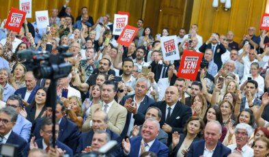 Van’da CHP’den istifa eden 2 ilçe başkanı YENİ Parti’ye katıldı