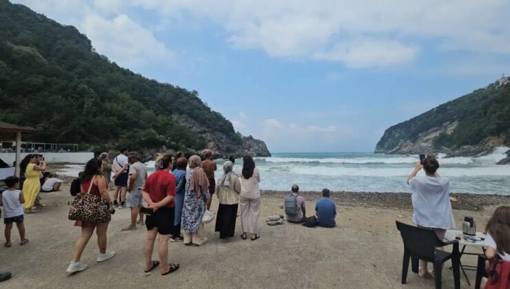 Zonguldak’ta dalgalar arttı: 7 kişi denizde zor anlar yaşadı