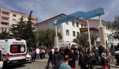 10 kişinin öldüğü okul saldırısı davasında ilk duruşma başladı: İsa Aras Mersinli’nin anne ve babası hakim karşısında!