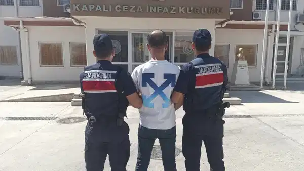 11 yıl 4 ay hapis cezasıyla aranıyordu: Kuşadası’nda yakalandı