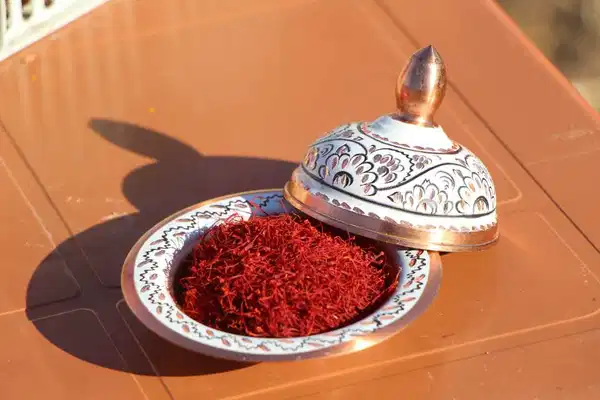 150 bin çiçekten yalnızca 1 kilogram elde ediliyor! Gramı altınla yarışıyor