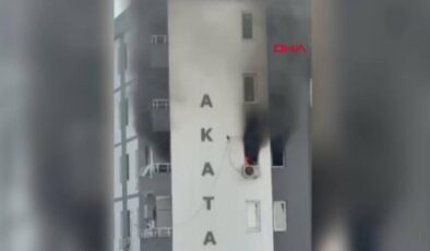 Adana’da 7 katlı apartmandaki yangın paniği kameraya yansıdı