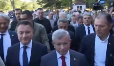 Ahmet Davutoğlu ifade için adliyede: Babacan ve Arıkan yalnız bırakmadı
