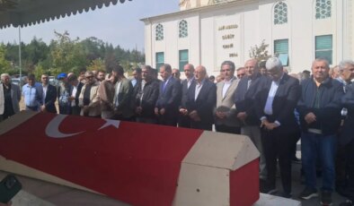 AYM önündeki emekli eyleminde yaşamına son vermişti: Ali Şekeroğlu son yolculuğuna uğurlandı