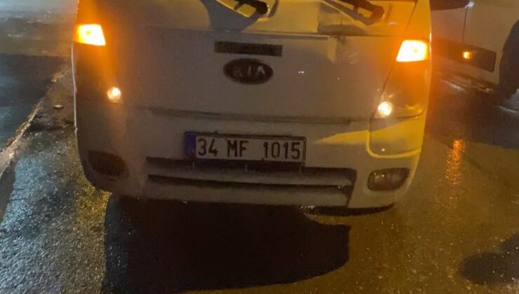 Başakşehir’de kamyonet sürücüsü İETT otobüsünün önünü dakikalarca kapattı