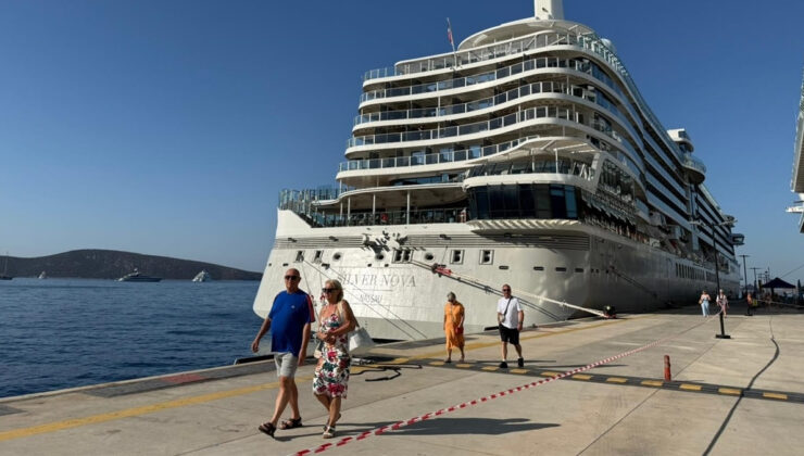 Bodrum’a kruvaziyer akını: 2 bin 484 turist geldi