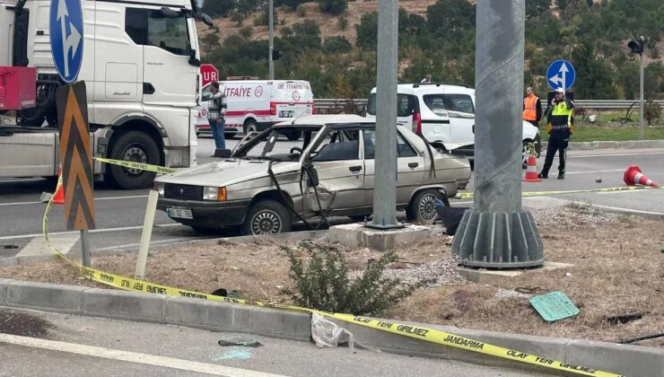 Çanakkale’de yolcu otobüsüyle otomobil çarpıştı: 2 ölü