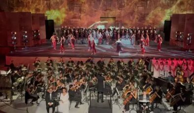 ‘Carmina Burana’ sahne kantatı Aspendos Antik Tiyatrosu’nun tarihi atmosferinde sahnelendi
