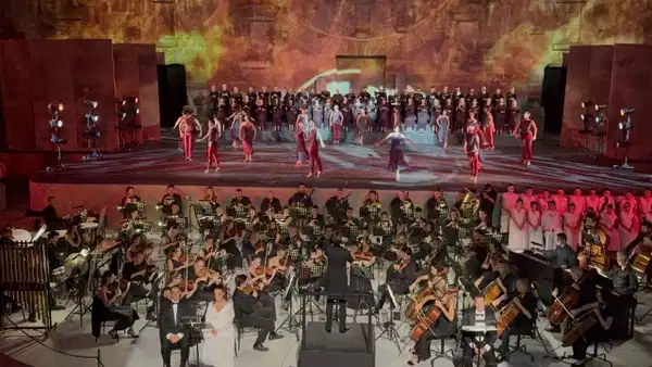 ‘Carmina Burana’ sahne kantatı Aspendos Antik Tiyatrosu’nun tarihi atmosferinde sahnelendi