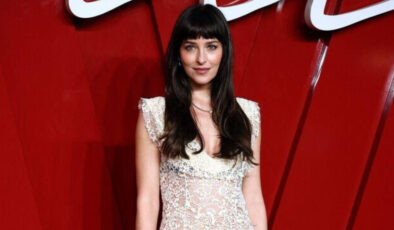 Dakota Johnson Londra galasına damga vurdu
