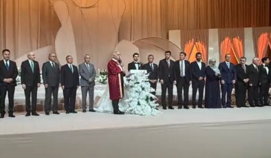 Davutoğlu’nun oğlunun nikâh töreninde neler yaşandı? Erdoğan katılmadı, Özgür Özel ve Kılıçdaroğlu selamlaşmadı…