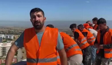 Denizli’de 4 aydır ödemeleri yapılmayan inşaat işçileri çatıya çıktı