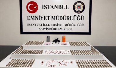 Esenyurt’ta şüpheli araçtan uyuşturucu çıktı: 2 gözaltı