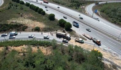 Eyüpsultan’da Hafriyat Kamyonu Devrildi: 1 Yaralı