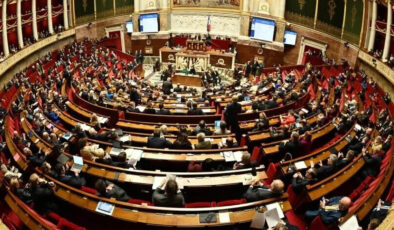 Fransa’da merkez sağ senatoda çoğunluğunu korudu