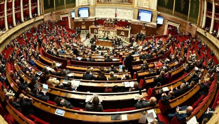 Fransa’da merkez sağ senatoda çoğunluğunu korudu