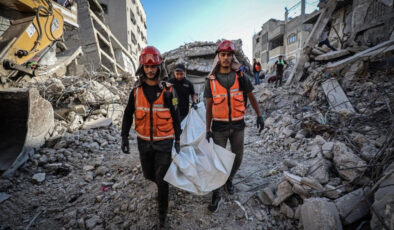 Gazze’de sivil savunma ekipleri enkazdan 17 yeni ceset çıkardı