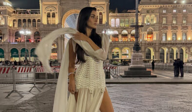 Hande Erçel, Jennifer Lopez’le poz verdi! Fotoğraf gündem oldu