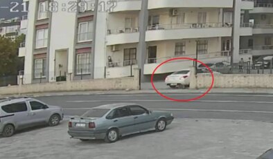 Hatay’da geri manevra yapan otomobilin altında kalan çocuk ağır yaralandı