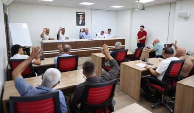 Honaz’da CHP’den YENİ Parti’ye geçen meclis üyesi, istifa edip yeniden CHP’ye katıldı