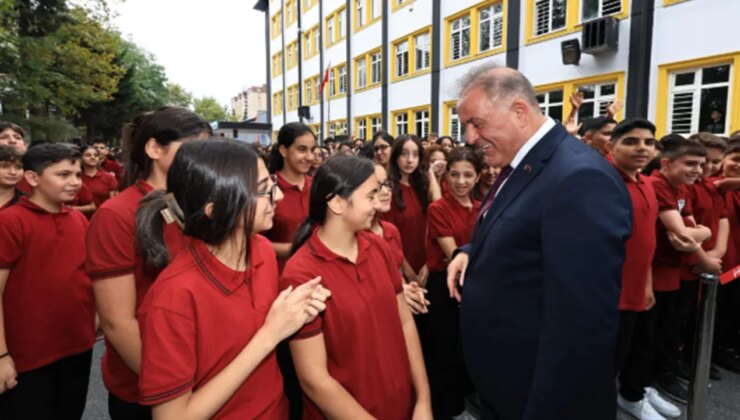 İBB’den öğrencilere büyük kırtasiye desteği… Nuri Aslan: ‘Ekrem Başkanımızın 2019’da başlattığı dayanışmayı büyütmeye devam edeceğiz’