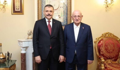 İçişleri Bakanı Çiftçi, eski TBMM Başkanı İsmail Kahraman’ı ziyaret etti