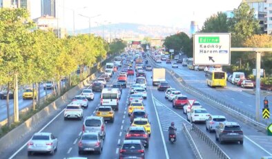 İstanbul’da okullar açıldı: Trafik yoğunluğu başladı