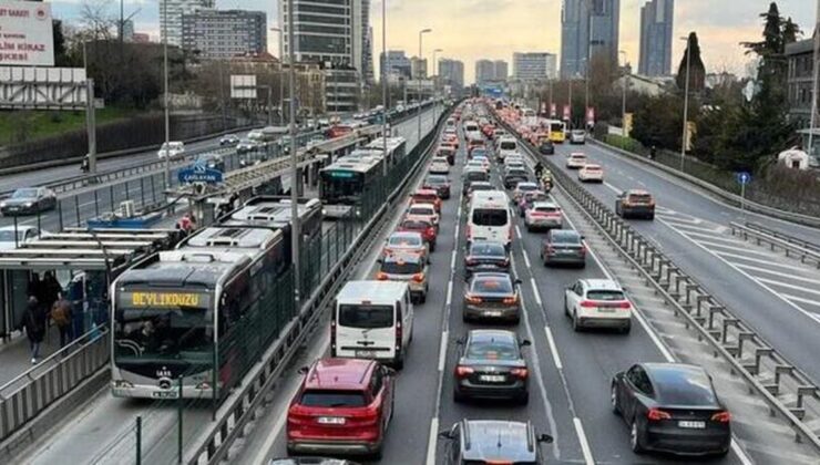 İstanbul’da trafik var mı? SON DAKİKA! 3 Eylül Perşembe hangi ilçelerde trafik var, hangi yollar kapalı?
