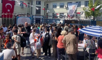 İzmir’de 3 okul tek binaya sığdırıldı: Veliler isyan etti