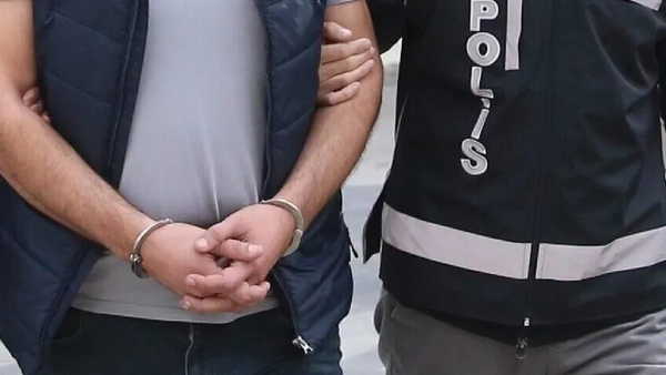 İzmir’de FETÖ operasyonu: 24 şüpheliden 3’ü tutuklandı