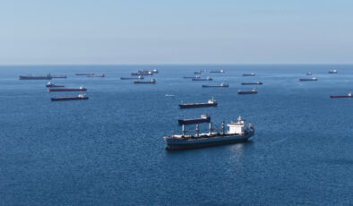 Karadeniz’e geçemeyen gemiler İstanbul açıklarında yoğunluk oluşturdu