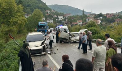Kastamonu’da otomobil ve hafif ticari araç çarpıştı: Yaralılar var