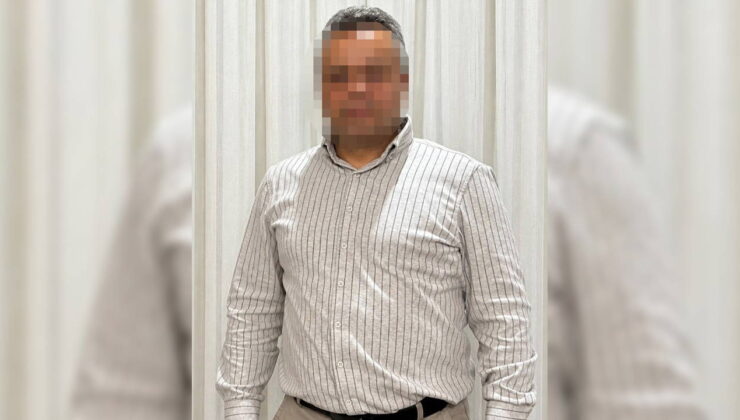 Korku dolu anlar… Sokakta oynayan çocuğu silahla rehin alan cinayet şüphelisi yakalandı!