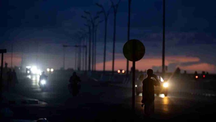 Küba’da elektrik şebekesi yine çöktü: Milyonlarca kişi karanlıkta kaldı