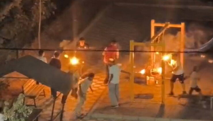 Mardin’de çocukların tehlikeli oyunu kamerada: Yanan sopalarla çocukları korkuttular!