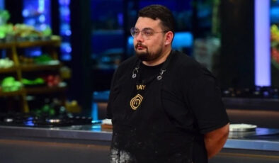 MasterChef Eray siyasete girdi: Rozetini bakın kim taktı