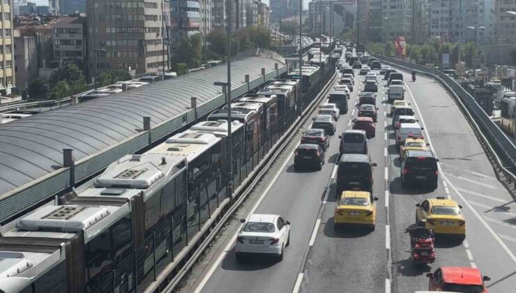 Mecidiyeköy’de Metrobüs Arızası Trafiği Kilitledi